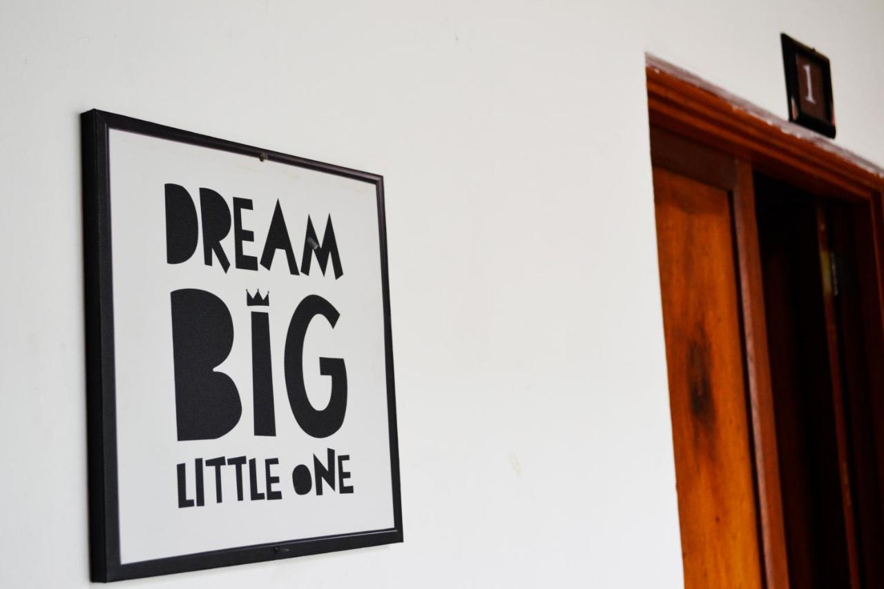 Nostalgic Hostel B&B Guatemala City Exterior photo